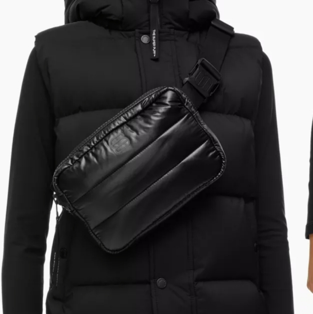 Artizia TNA super puff belt bag